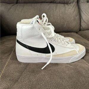 Nike Blazer Mid 77 Shoes Size 6Y